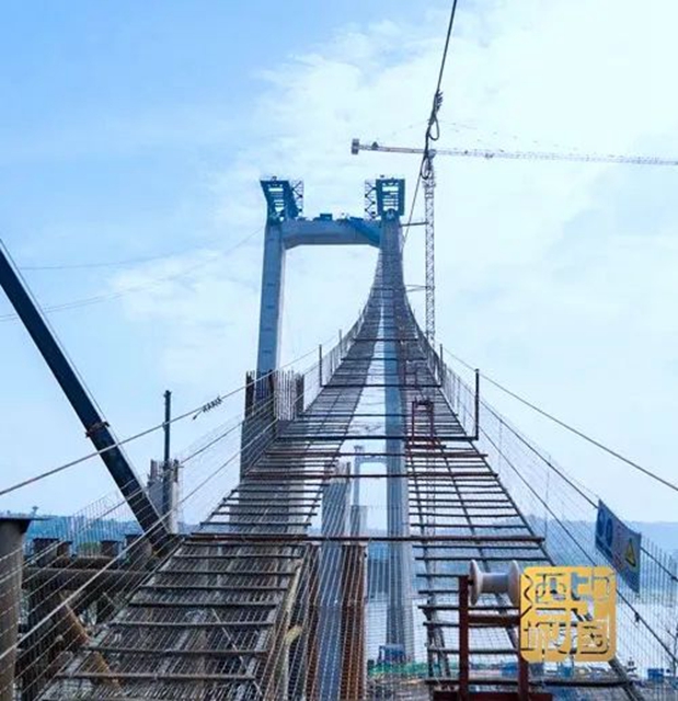 泸州长江二桥架起“天梯”，东连接线预计今年上半年通车