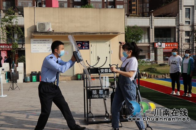 叙永县永宁幼儿园开展反恐防暴安全演练(图3)