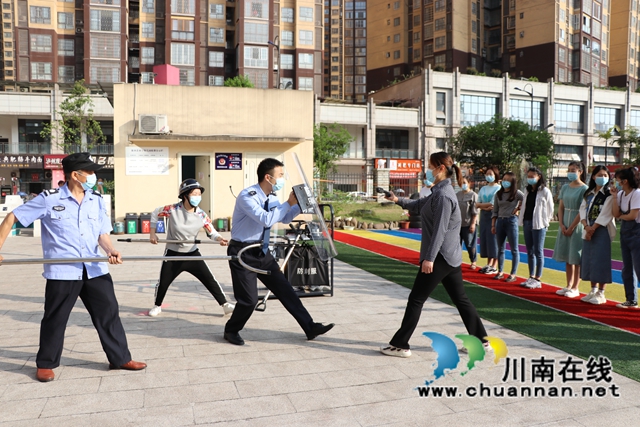 叙永县永宁幼儿园开展反恐防暴安全演练(图4)