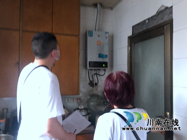 龙马潭区小市街道杜家街社区开展燃气安全检查“回头看”(图1)