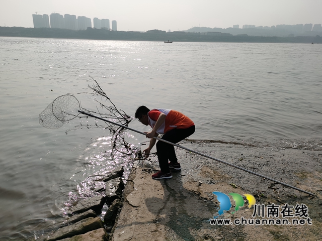龙马潭区小市街道下大街社区开展“守护山川河流 共建美丽家园”志愿服务活动(图2)