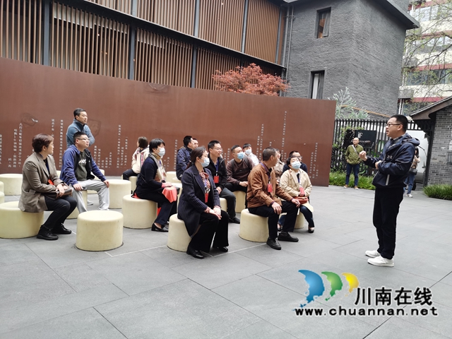 江阳区北城街道人大工委组织代表小组赴成都调研旧城改造工作(图2)