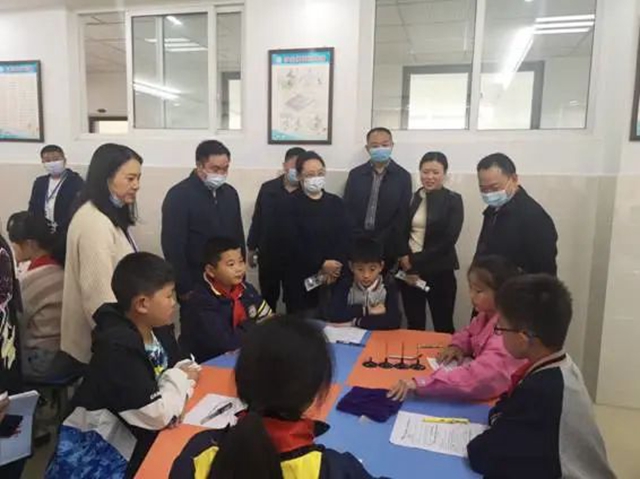 加强教育装备“建、配、管、用、研”｜王方文赴泸调研指导教育装备工作(图1)