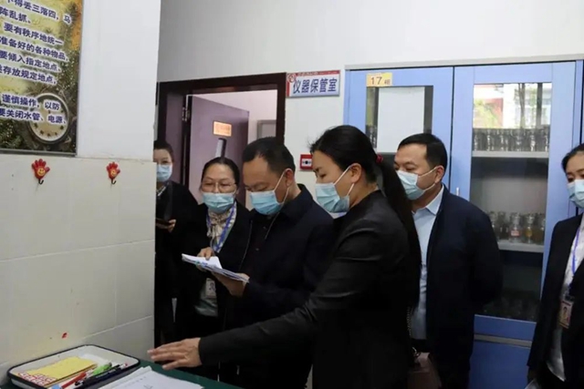 加强教育装备“建、配、管、用、研”｜王方文赴泸调研指导教育装备工作(图2)