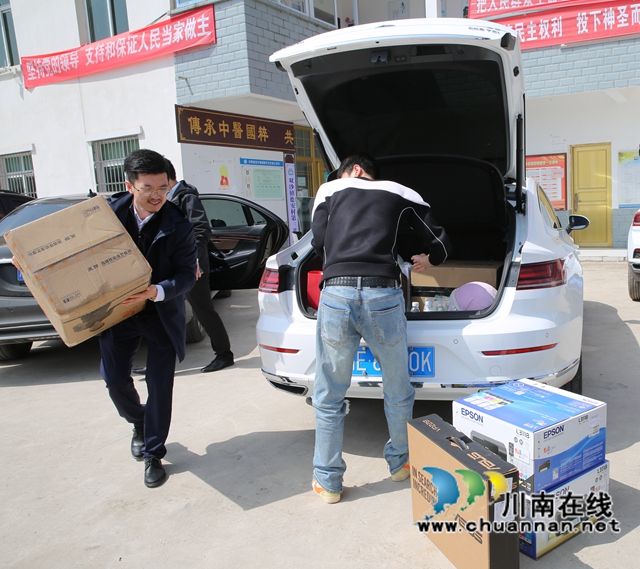 古蔺新联会为双沙镇德安村赠送电脑办公设备(图2)