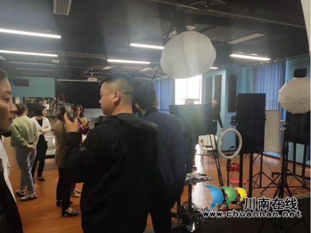 龙马潭区知联会：游学拓视野，交流促发展(图1)