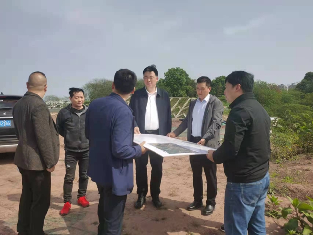 泸州市口岸物流办党组书记、主任李智带队调研现代物流发展重点项目建设(图1) 泸州市口岸物流办党组书记、主任李智带队调研现代物流发展重点项目建设(图1)