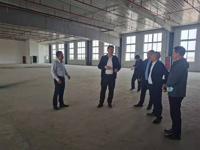 泸州市口岸物流办党组书记、主任李智带队调研现代物流发展重点项目建设(图4) 泸州市口岸物流办党组书记、主任李智带队调研现代物流发展重点项目建设(图4)