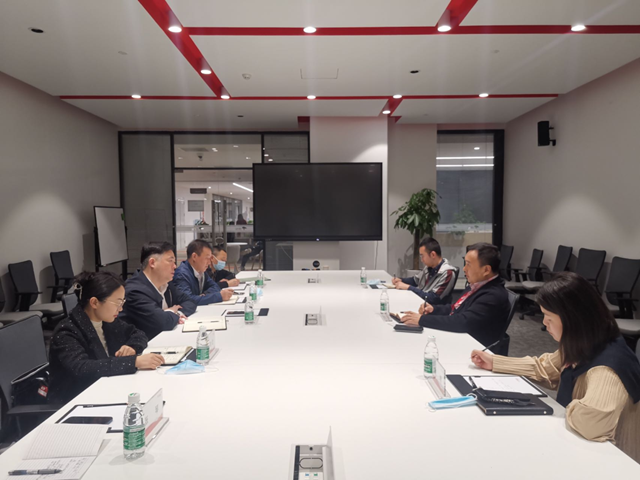 泸州市口岸物流办党组书记、主任李智带队考察京东西南总部和四川顺丰速运公司(图1)