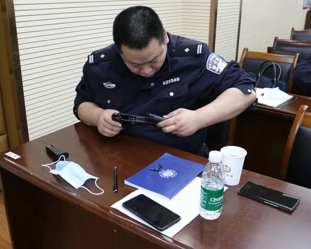 全警实战大练兵 | 泸县公安局开展公务用枪实弹射击训练(图3) 全警实战大练兵 | 泸县公安局开展公务用枪实弹射击训练(图3)