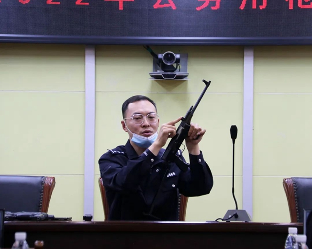 全警实战大练兵 | 泸县公安局开展公务用枪实弹射击训练(图2) 全警实战大练兵 | 泸县公安局开展公务用枪实弹射击训练(图2)