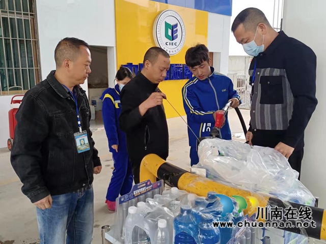 拒绝燃油“变相涨价”！古蔺县市场监管局开展加油机计量检定(图2)