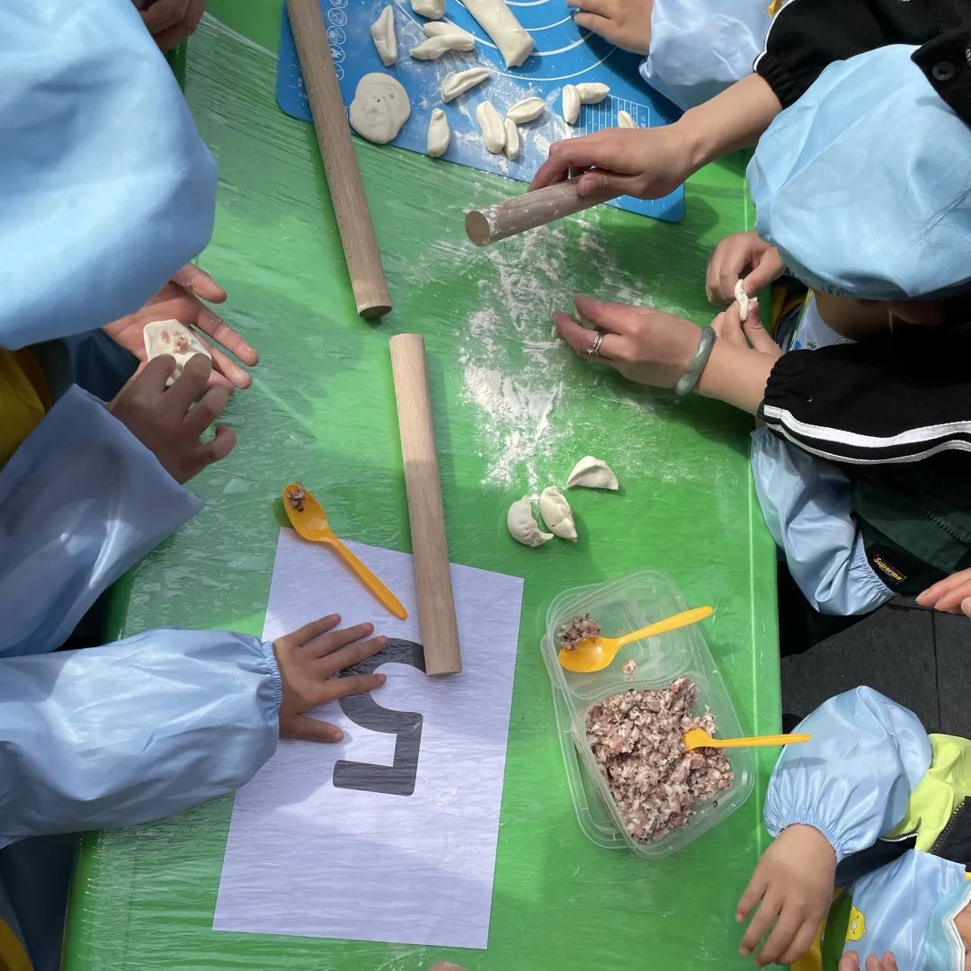 泸州：这家藏在医院里的“学校”，想要唤醒“星星的孩子”(图2)