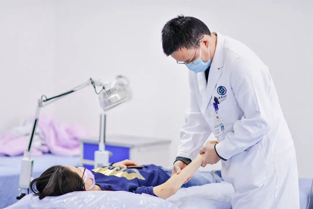 ​西南医大附院张岱权：用中医的独到治疗方式说话
