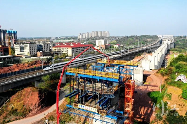 渝昆高铁全线首座连续梁工程通过验收!(图2) 渝昆高铁全线首座连续梁工程通过验收!(图2)