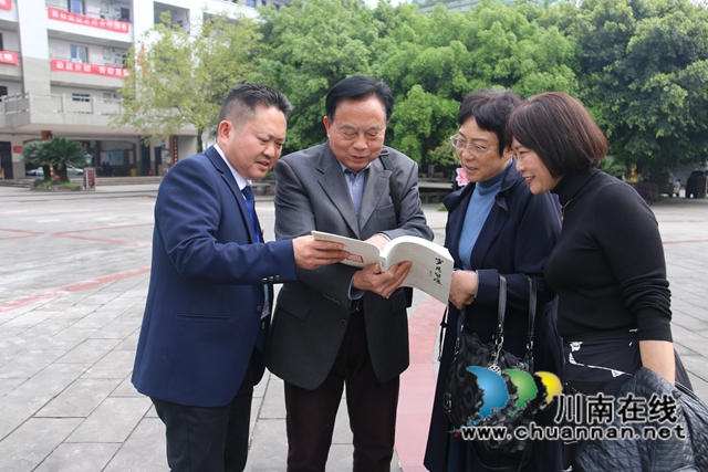 合江中学杰出校友文耀友向母校捐赠个人著书(图12)
