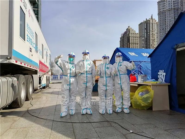 心疼!20名内江儿女援吉抗疫,纷飞大雪中:想吃家乡的牛肉面(图2) 心疼!20名内江儿女援吉抗疫,纷飞大雪中:想吃家乡的牛肉面(图2)