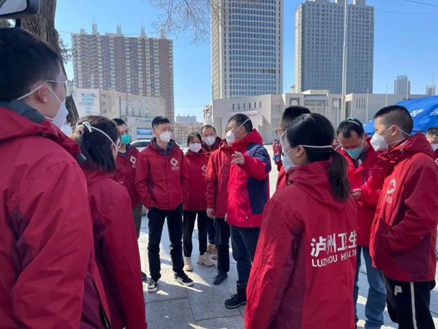 在3000公里之外的吉林，他们英勇奋战……(图16)