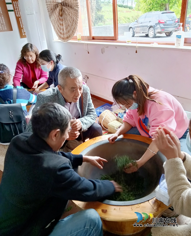 民建江阳区基层委员会:调研农旅融合,助力乡村振兴(图2) 民建江阳区基层委员会:调研农旅融合,助力乡村振兴(图2)