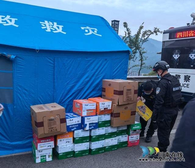古蔺县爱心企业走访慰问抗疫一线的执勤人员(图2)
