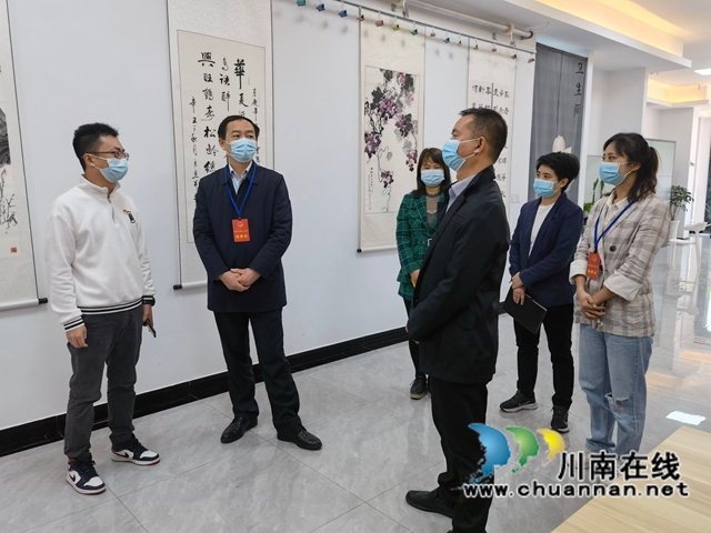 龙马潭区委常委李平视察调研红星街道人大代表联系社区工作室运行情况(图4)