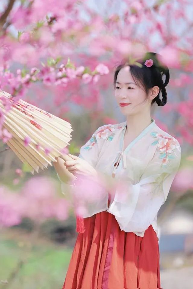 【创建天府旅游名县•纳溪】不负芳华不负春,不妨一同带着汉服去踏春吧(图4) 【创建天府旅游名县•纳溪】不负芳华不负春,不妨一同带着汉服去踏春吧(图4)