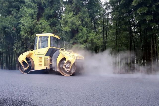 兴文僰王山景区8公里长柏油路即将完工!(图3) 兴文僰王山景区8公里长柏油路即将完工!(图3)