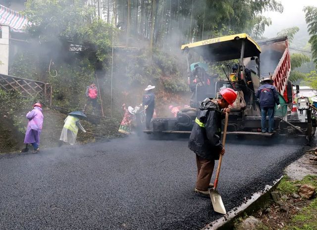 兴文僰王山景区8公里长柏油路即将完工!(图4) 兴文僰王山景区8公里长柏油路即将完工!(图4)