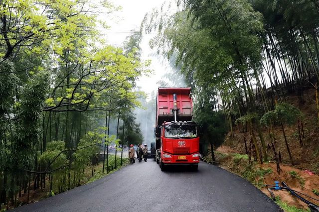 兴文僰王山景区8公里长柏油路即将完工!(图5) 兴文僰王山景区8公里长柏油路即将完工!(图5)