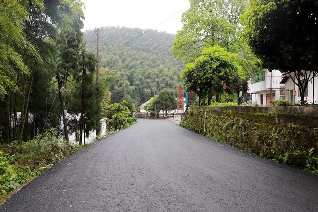 兴文僰王山景区8公里长柏油路即将完工!(图10) 兴文僰王山景区8公里长柏油路即将完工!(图10)