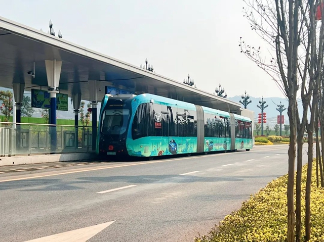 今天!宜宾智轨T1线支线大学城方向车站投入使用!(图3) 今天!宜宾智轨T1线支线大学城方向车站投入使用!(图3)