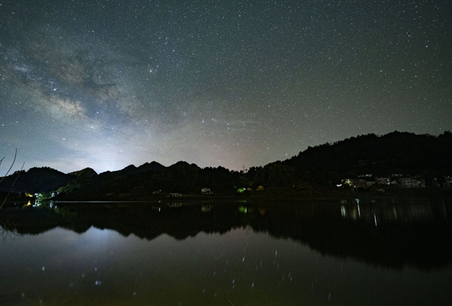 美爆!古蔺春日星空繁星灿烂 银河高悬 浪漫至极(图4) 美爆!古蔺春日星空繁星灿烂 银河高悬 浪漫至极(图4)