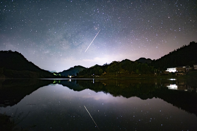 美爆!古蔺春日星空繁星灿烂 银河高悬 浪漫至极(图1) 美爆!古蔺春日星空繁星灿烂 银河高悬 浪漫至极(图1)