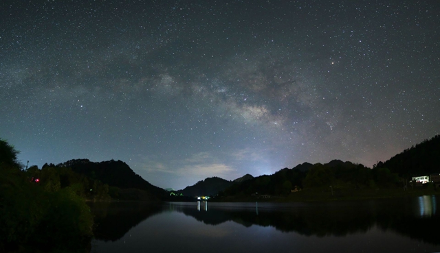 美爆!古蔺春日星空繁星灿烂 银河高悬 浪漫至极(图3) 美爆!古蔺春日星空繁星灿烂 银河高悬 浪漫至极(图3)