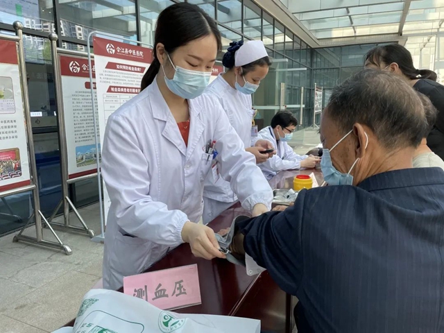 合江县中医医院:关爱帕金森患者,让生命不再惧“帕”!(图3) 合江县中医医院:关爱帕金森患者,让生命不再惧“帕”!(图3)