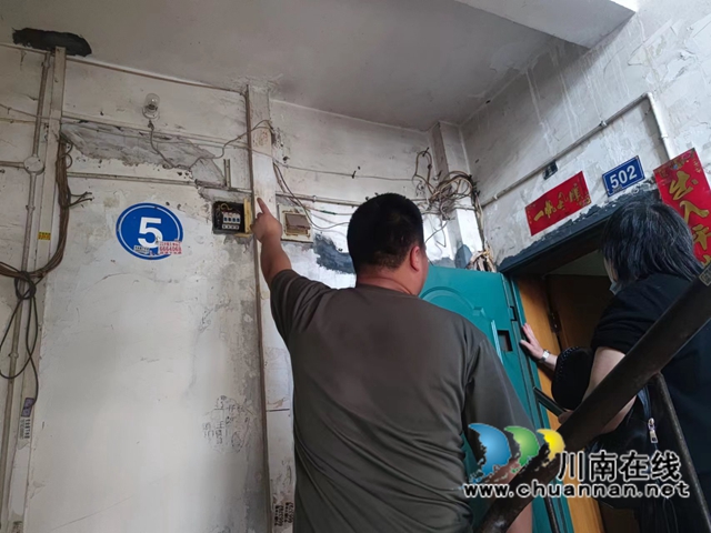 龙马潭区红星街道金井湾小区：为居民安装楼道灯，点亮居民回家路(图1)