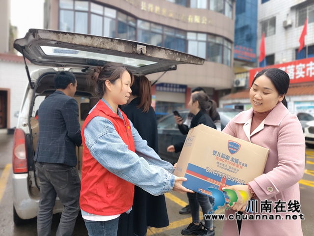 九三学社泸县基层委：爱心传递暖民心(图1)