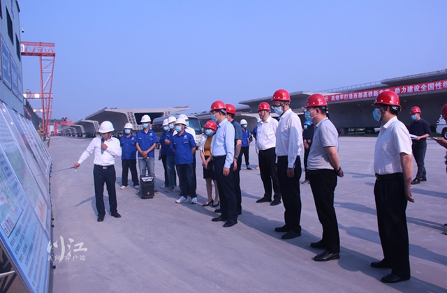 余先河率队调研泸州部分重点交通项目和物流项目(图2) 余先河率队调研泸州部分重点交通项目和物流项目(图2)