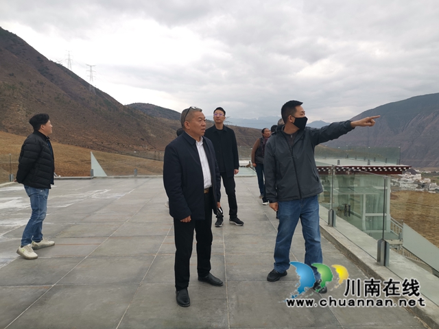 泸县组织企业家赴甘孜州乡城县投资考察(图1)