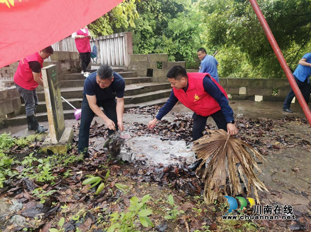 龙马潭区综合行政执法局开展“绿水青山就是金山银山”主题共护生态河活动(图2)