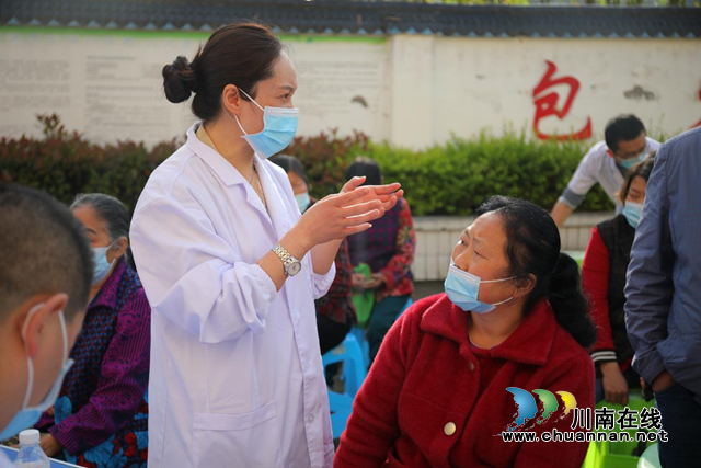 对标找差 提能增效｜合江县中医医院：专家下乡“把脉问诊”，健康服务惠万家！(图1)