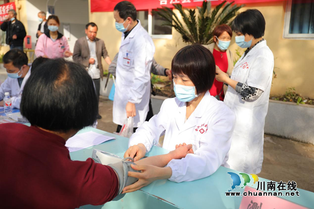 对标找差 提能增效｜合江县中医医院：专家下乡“把脉问诊”，健康服务惠万家！(图8)