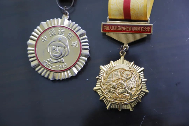 【围观】95岁抗战老兵为谁点赞？(图2)