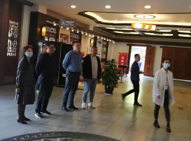 江阳区委常委、政法委书记张志方一行调研沈子国酒庄(图1)