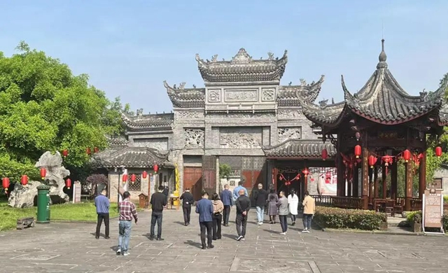 江阳区委常委、政法委书记张志方一行调研沈子国酒庄(图2)