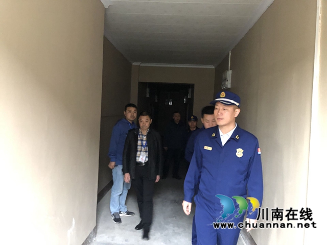 龙马潭区小市街道联合龙马潭区消防与救援大队开展消防安全专项检查(图1)