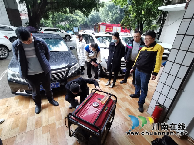 龙马潭区小市街道开展防汛应急抢险器材操作知识培训(图1)