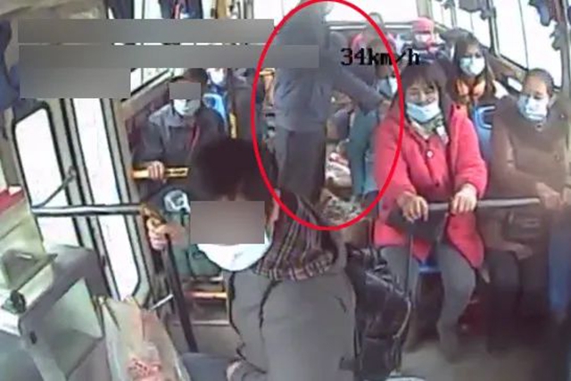 朋友结伴“摸包”分赃，双双被刑拘！(图2)