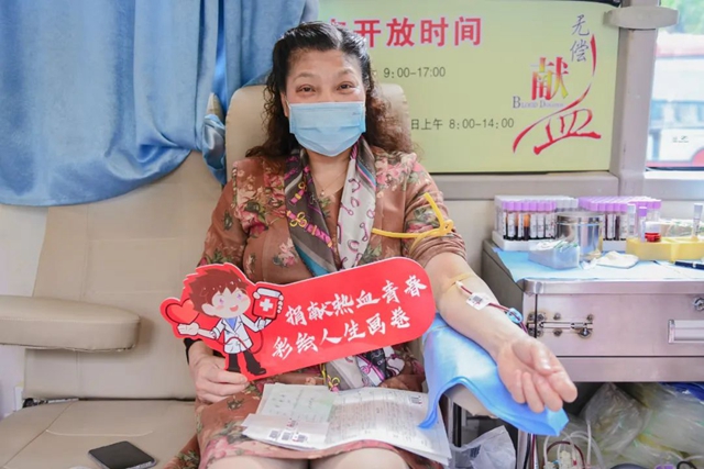 传递情与爱 西南医大附院217名职工献血59800毫升(图6) 传递情与爱 西南医大附院217名职工献血59800毫升(图6)