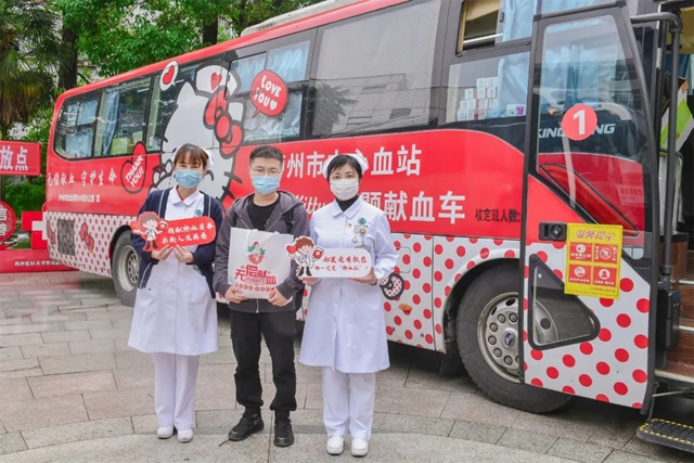 传递情与爱 西南医大附院217名职工献血59800毫升(图8) 传递情与爱 西南医大附院217名职工献血59800毫升(图8)